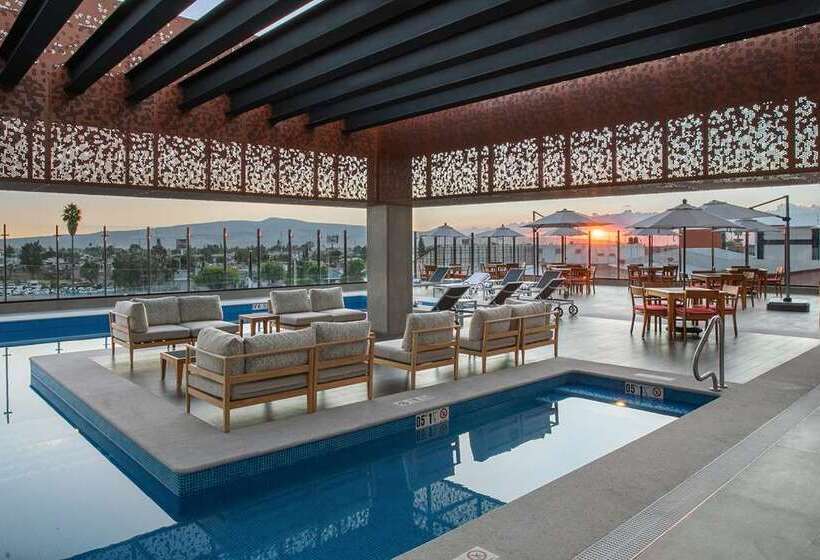 هتل Doubletree By Hilton Celaya