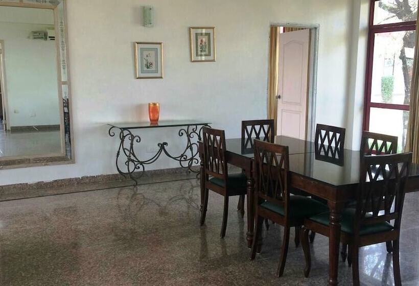 هتل Estate Paradiso Jaipur