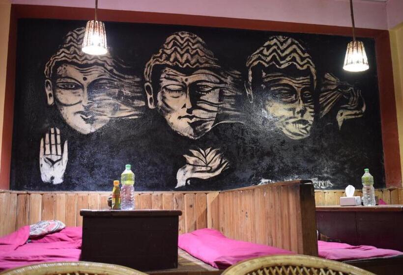 پانسیون Berg House Cafe And