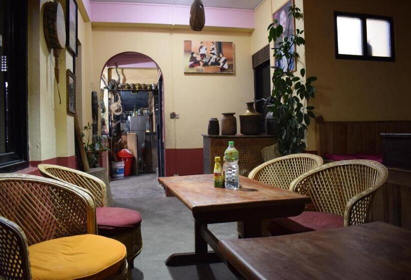 پانسیون Berg House Cafe And