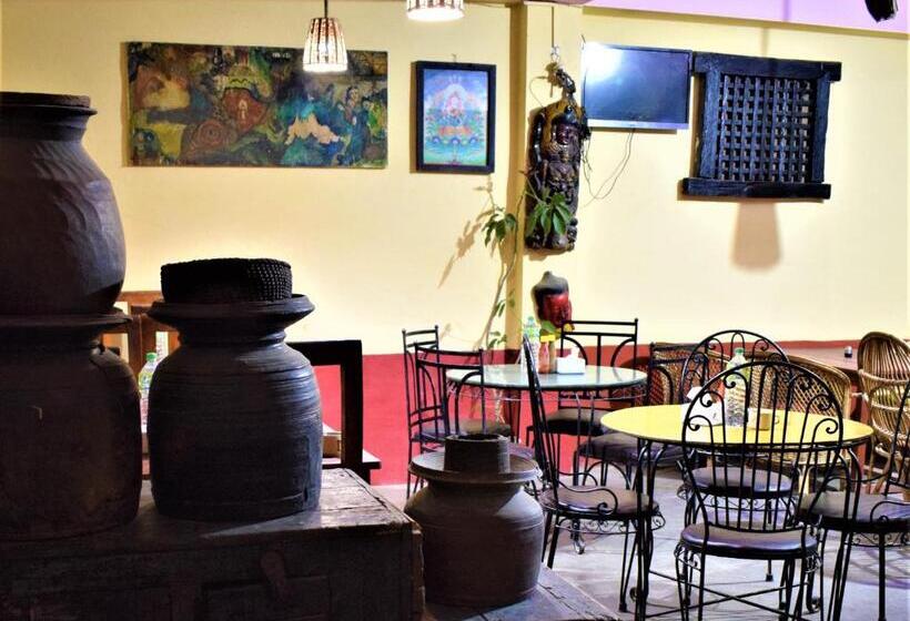 پانسیون Berg House Cafe And