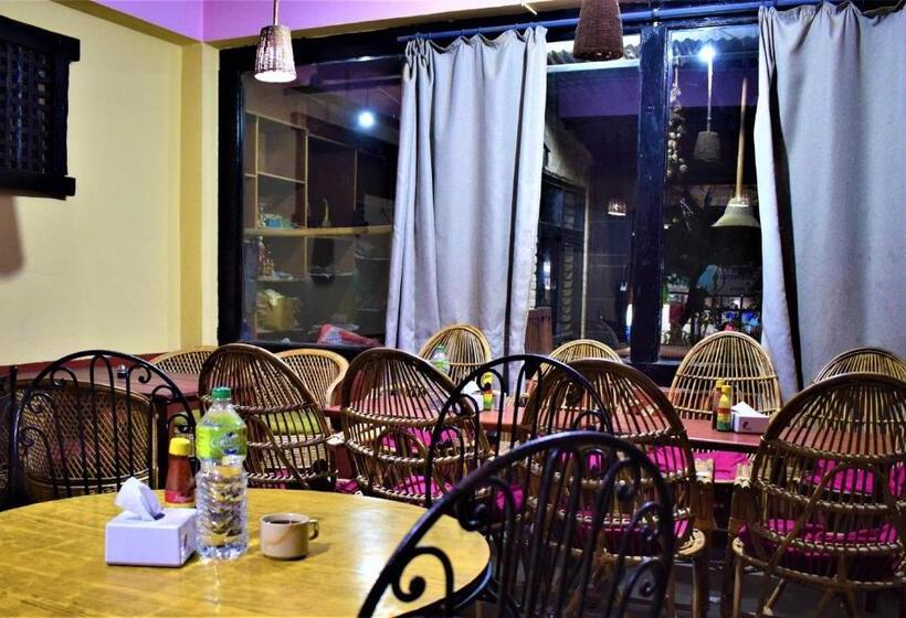 پانسیون Berg House Cafe And