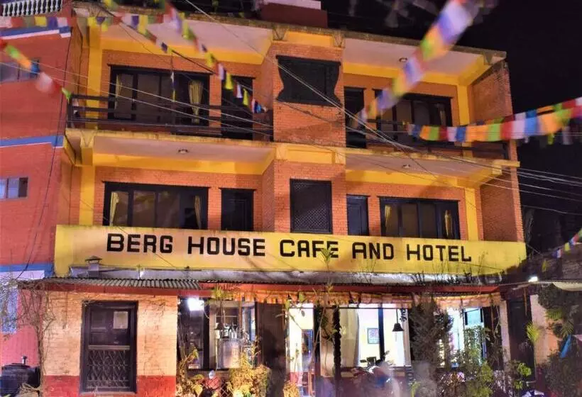 پانسیون Berg House Cafe And