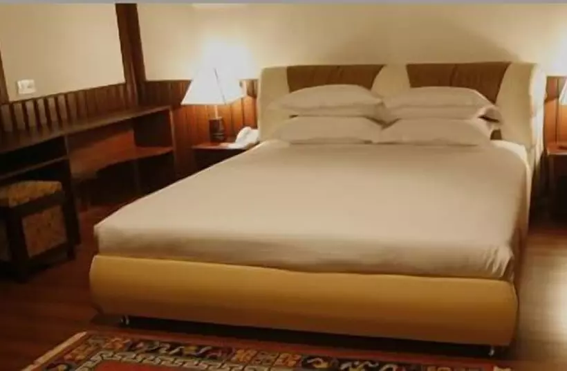 هتل Tashi Namgay Grand