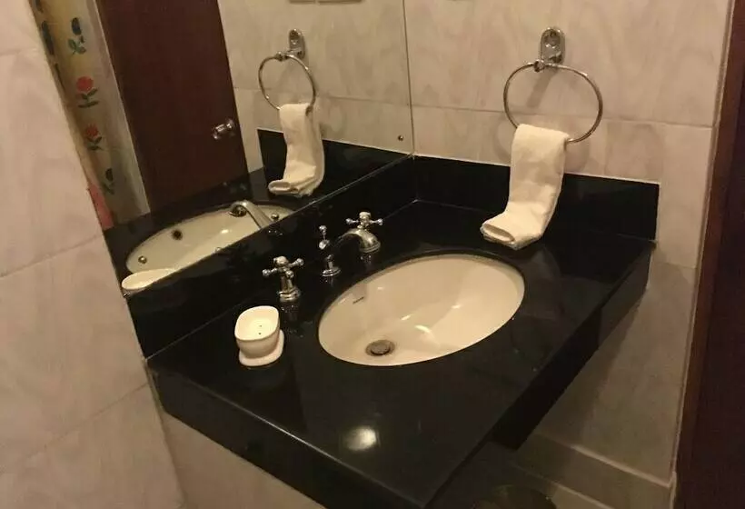 هتل Tashi Namgay Grand