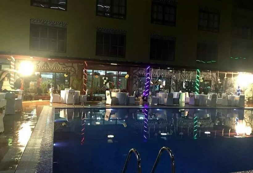 هتل Tashi Namgay Grand