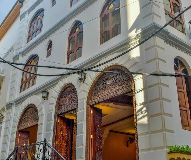 בית מלון כפרי Tembo Palace