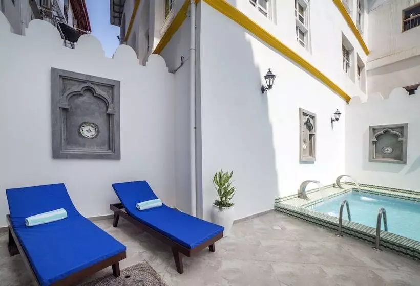 ホテル Tembo Palace