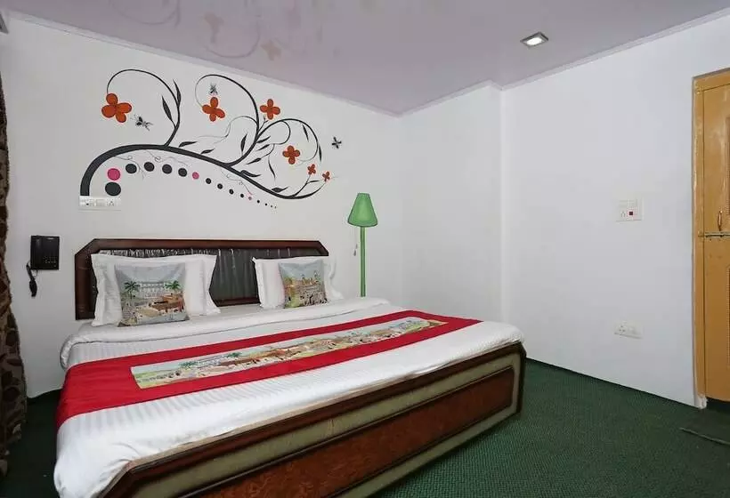 Oyo 9083 Hotel New Tourist Palace