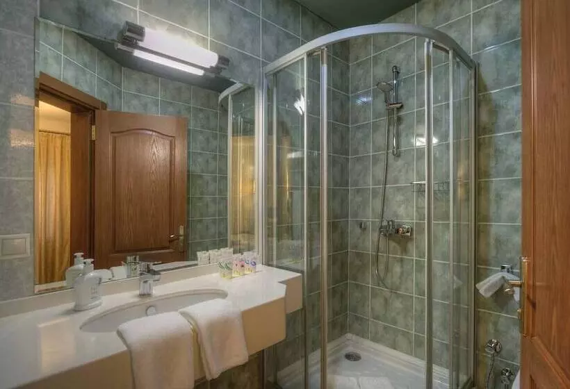 River Inn Resort And Spa