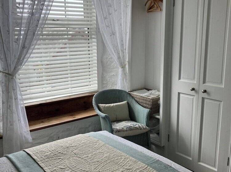 The Old Post House B&b