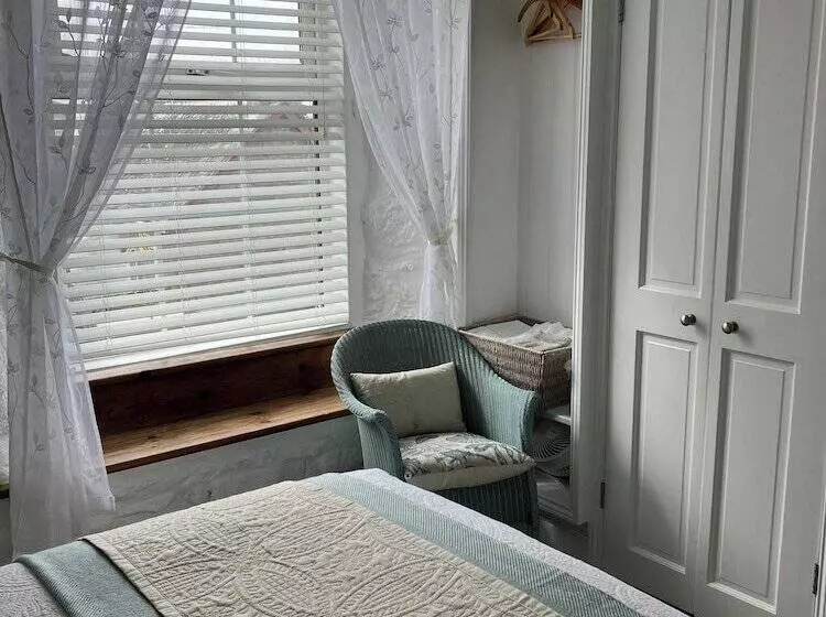 The Old Post House B&b