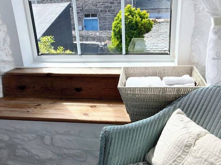 The Old Post House B&b