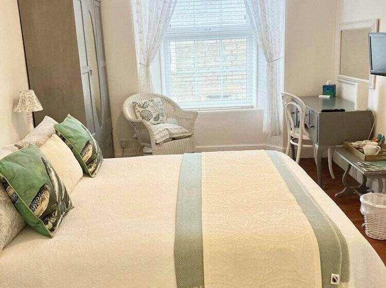 The Old Post House B&b