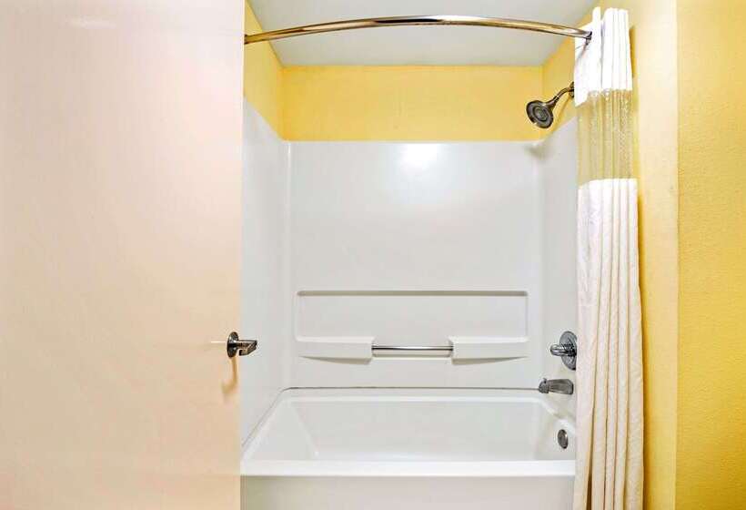 בית מלון כפרי Days Inn By Wyndham Covington