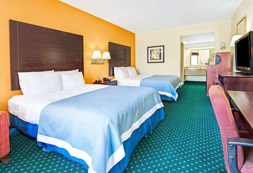 בית מלון כפרי Days Inn By Wyndham Covington