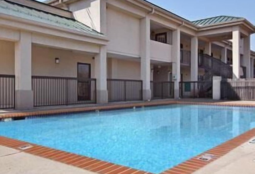 בית מלון כפרי Days Inn By Wyndham Covington