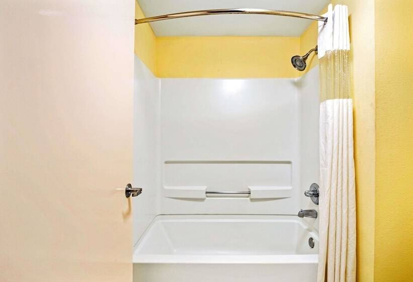 בית מלון כפרי Days Inn By Wyndham Covington