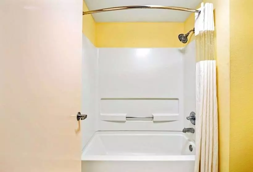 ホテル Days Inn By Wyndham Covington