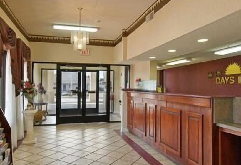 בית מלון כפרי Days Inn By Wyndham Covington