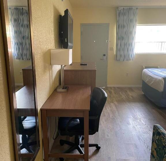 בית מלון כפרי Days Inn By Wyndham Gainesville University