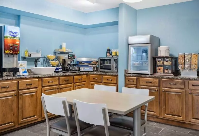 בית מלון כפרי Days Inn By Wyndham Hamilton