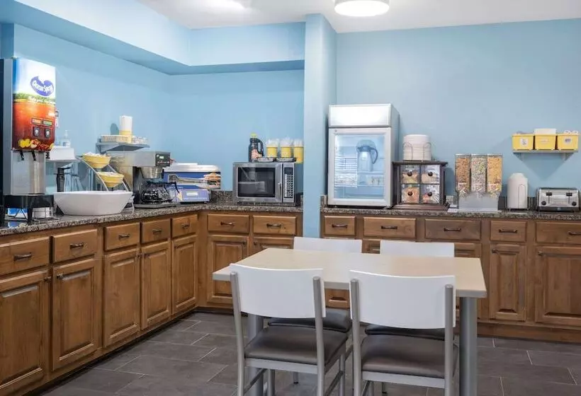 בית מלון כפרי Days Inn By Wyndham Hamilton