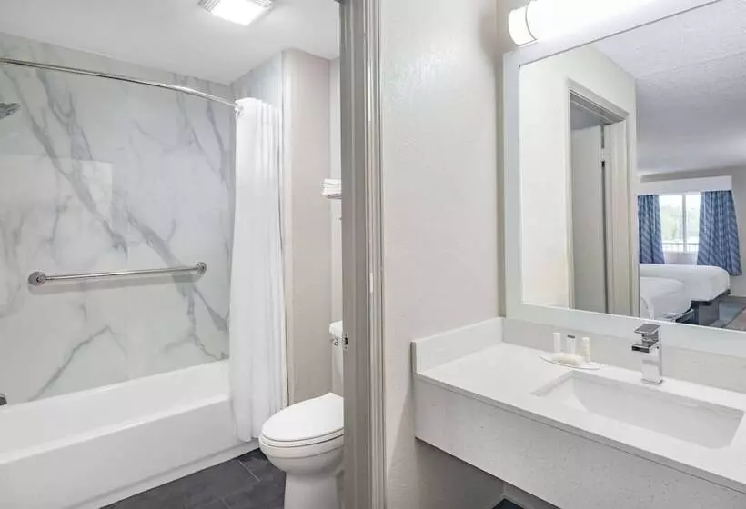 בית מלון כפרי Days Inn By Wyndham Hamilton