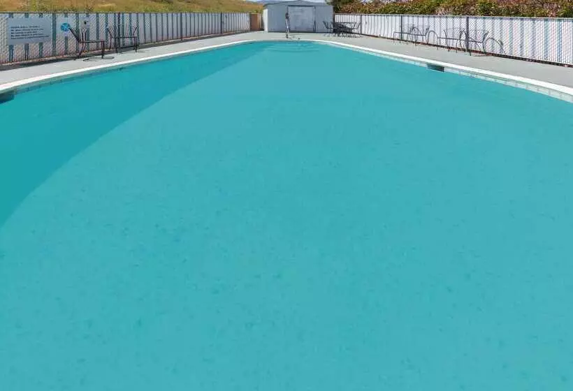 هتل Days Inn By Wyndham Medford