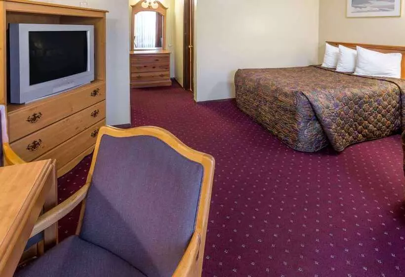 هتل Days Inn By Wyndham Medford