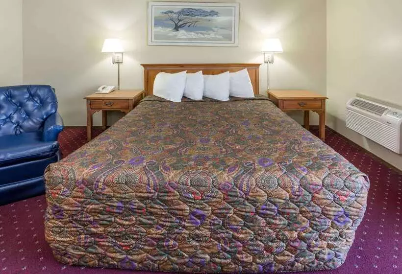 هتل Days Inn By Wyndham Medford