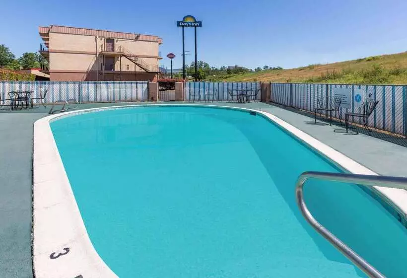 هتل Days Inn By Wyndham Medford