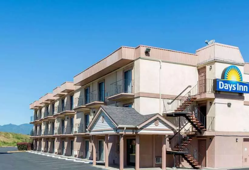 هتل Days Inn By Wyndham Medford
