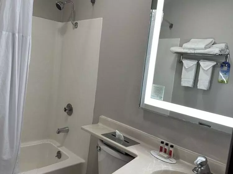 هتل Days Inn By Wyndham Medford