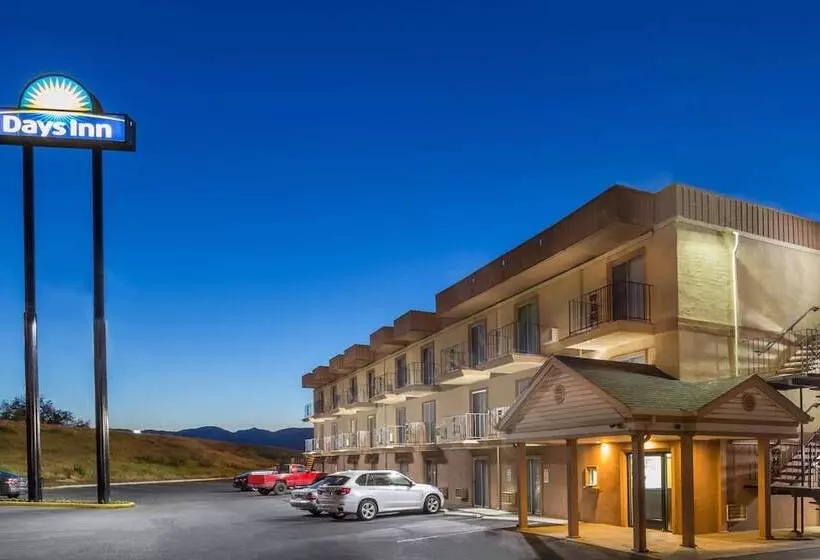 هتل Days Inn By Wyndham Medford