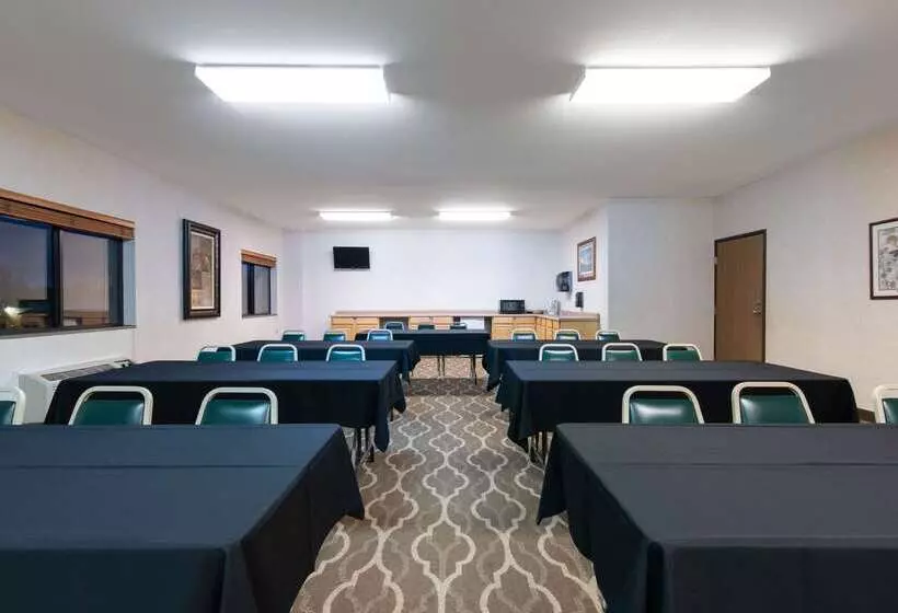 هتل Days Inn By Wyndham Mitchell Sd