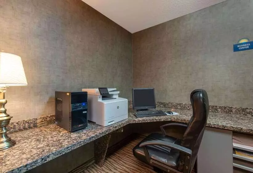 هتل Days Inn By Wyndham Mitchell Sd