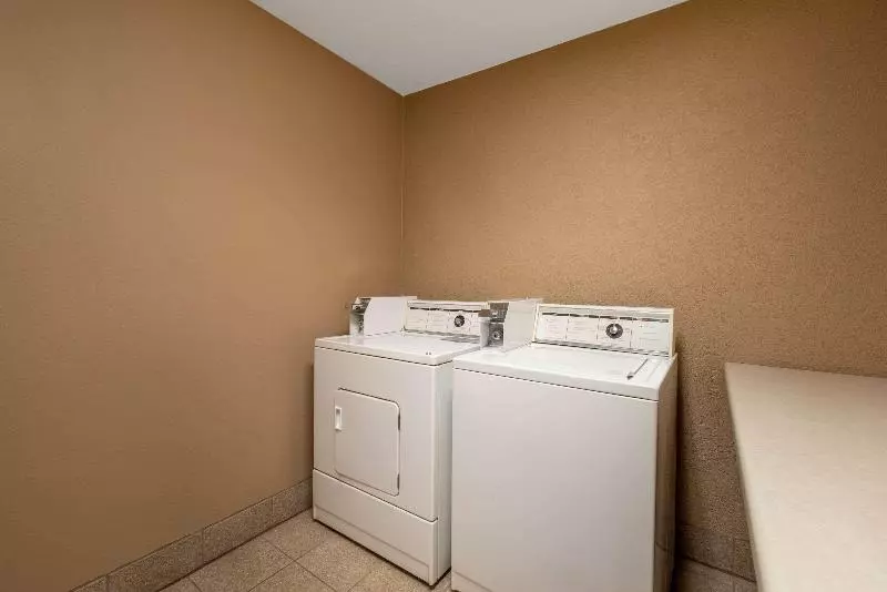 هتل Days Inn By Wyndham Mitchell Sd