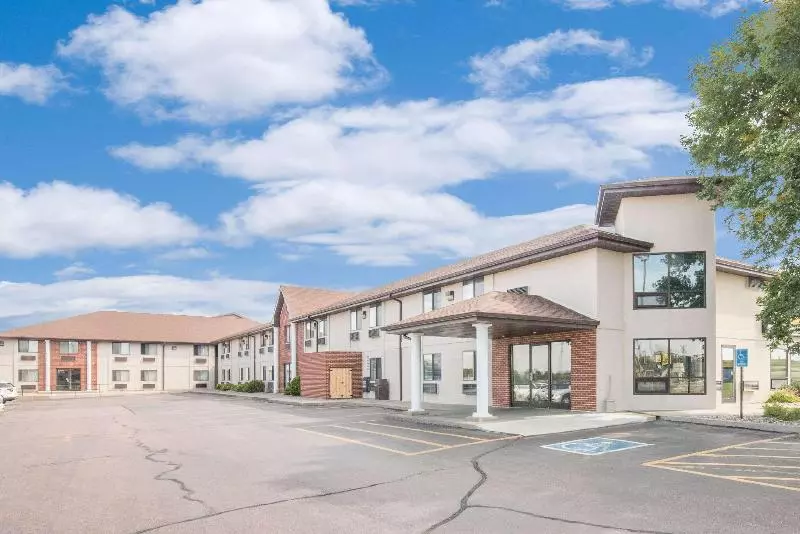 هتل Days Inn By Wyndham Mitchell Sd
