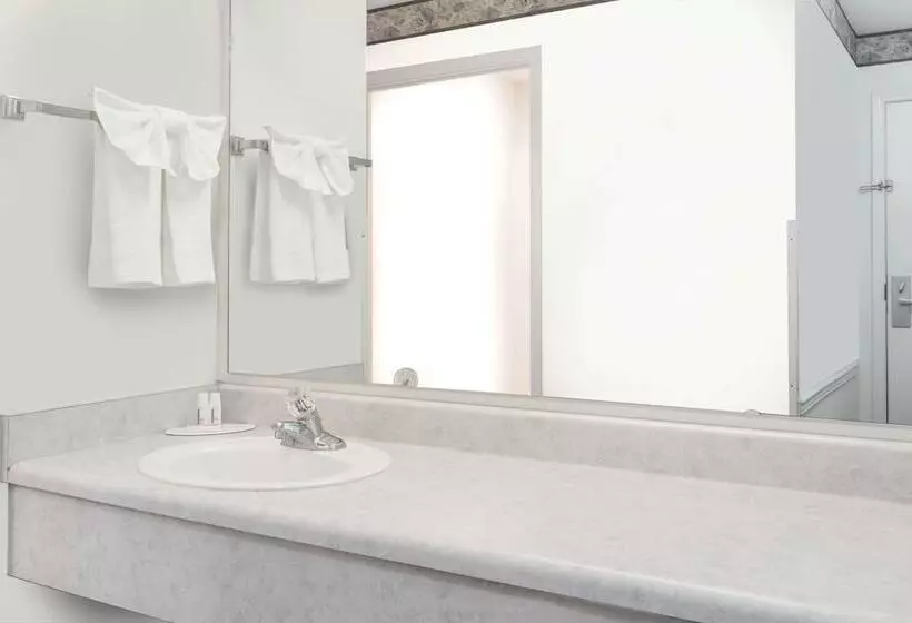 酒店 Days Inn By Wyndham Ocean Shores