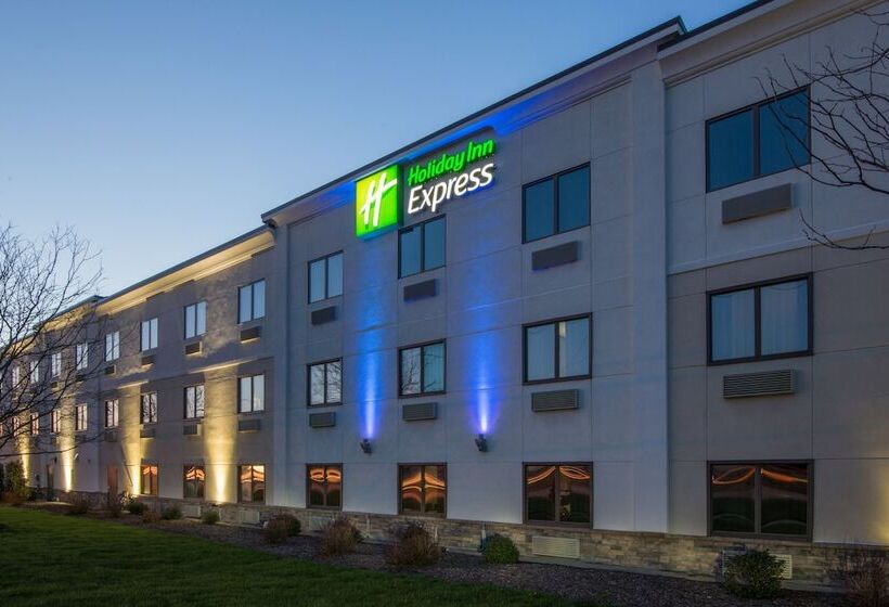 هتل Holiday Inn Express Cleveland Airport Brook Park, An Ihg