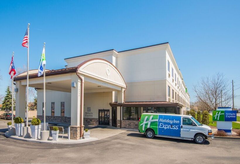 هتل Holiday Inn Express Cleveland Airport Brook Park, An Ihg