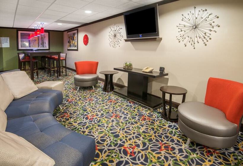 هتل Holiday Inn Express Cleveland Airport Brook Park, An Ihg