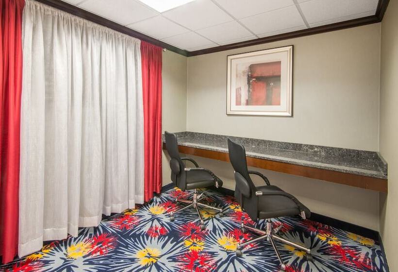 هتل Holiday Inn Express Cleveland Airport Brook Park, An Ihg