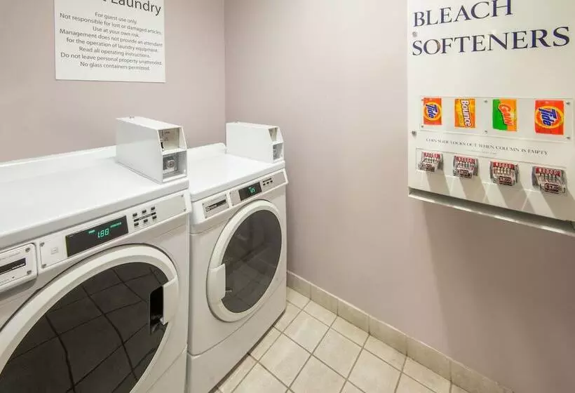 فندق Holiday Inn Express Cleveland Airport   Brook Park, An Ihg