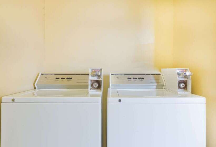 בית מלון כפרי Knights Inn Brenham