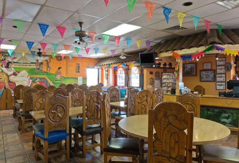 בית מלון כפרי Knights Inn Brenham