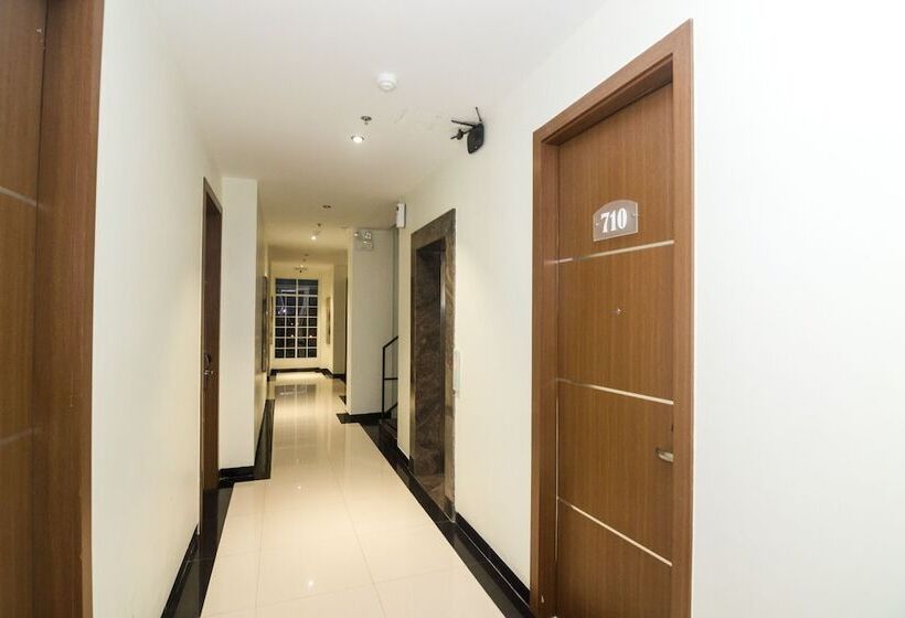 Blitz Hotel Batam Centre