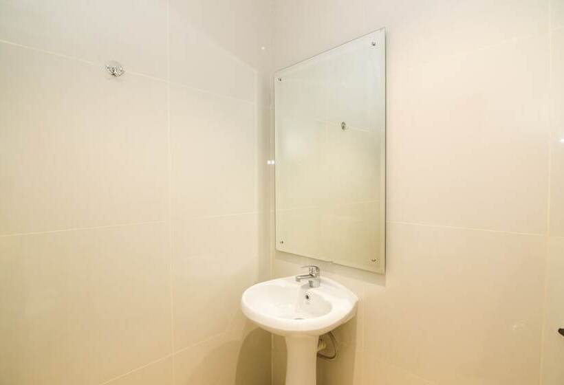 Blitz Hotel Batam Centre