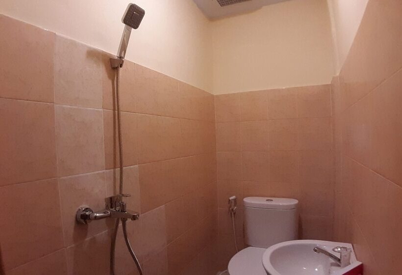 Отель Angelyn Home Stay By Oyo Rooms